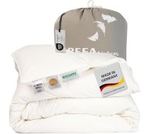 Vācijā ražota pūra sega 135 x 200 cm, izgatavota no 90 % spalvu un 10 % pūkām, piemērota visiem gadalaikiem, piemērota alerģiskiem cilvēkiem (Nomite), sertificēta Oeko-Tex 100 1. klase, EN Standard 12934,