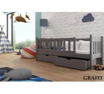 Bērnu gulta Gucio ar stelāžu Guļamvietas platums: 80 cm, Guļamvietas garums: 160 cm, Platums: 87 cm, Garums: 168 cm, Augstums: 75 cm, Augstums no grīdas līdz matracim: 29 cm, Ar resti: 1, Ar barjeru: 1, Ar veļas kasti: 1, Guļamvietu skaits: 1, stelāžas tips: koka, Izgatavošanas materiāls: dabīgs koks (priede), Maksimālais noslogojums: 100 kg, Krāsa: grafīts