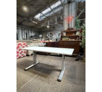 Elektriski regulējams galds ar baltu virsmu - 160x80