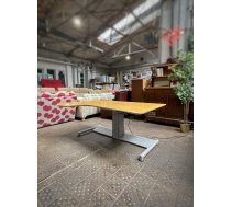 Elektriski augstumā regulējams galds
