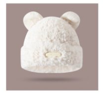 ECARLA Ziemas plīša cepure ar lāču austiņām, balta  Plush winter hat with teddy bear ears, with a patch, white CZ32WZ2