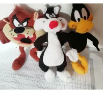 Mīkstā plīša rotaļlieta no multfilmas Looney Tunes Pīle Daffijs Daks, Kaķis Silvestrs, Lola Bannija, Putns Tvītijs, Tasmānijas Velns, Citplanietietis Mārvins