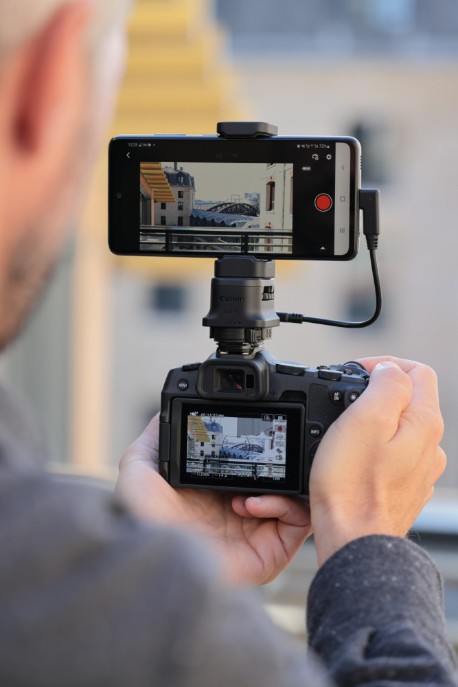 Canon EOS R8 product photo