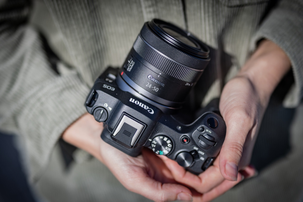 Canon EOS R8 product photo