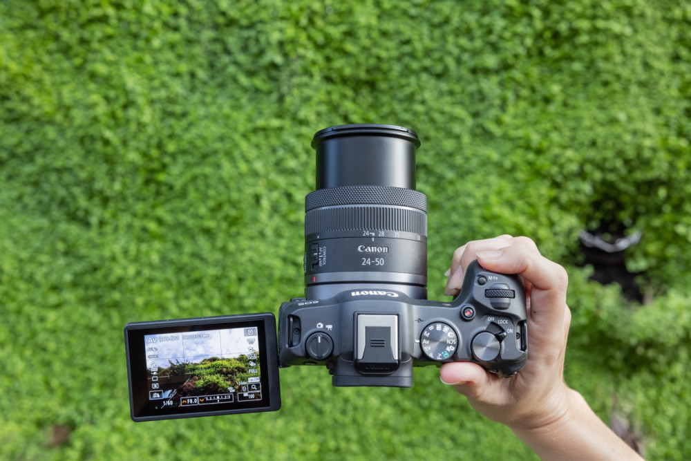 Canon EOS R8 product photo