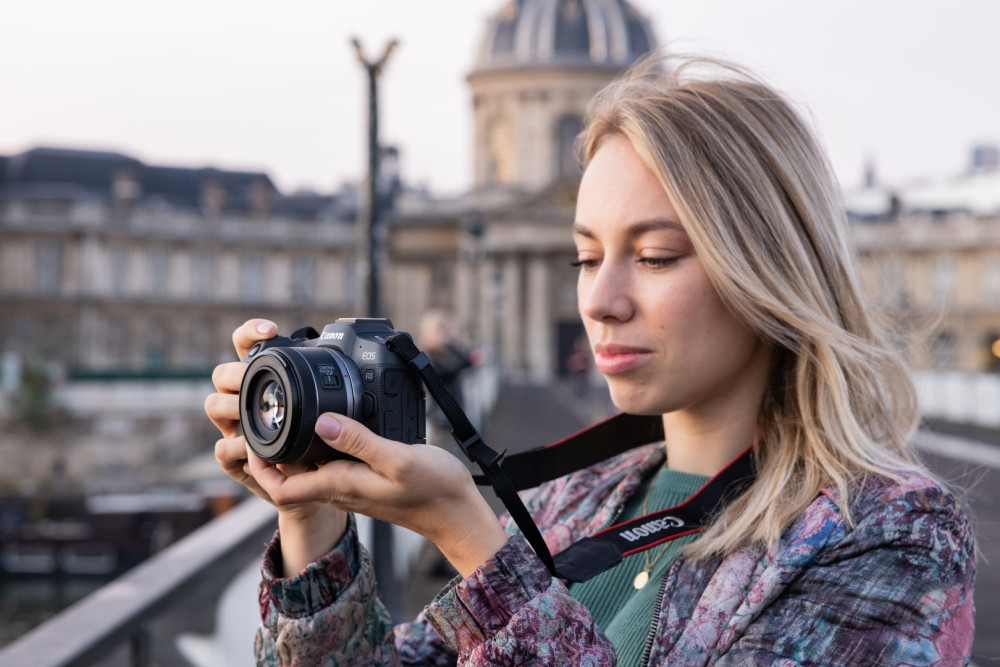 Canon EOS R8 product photo