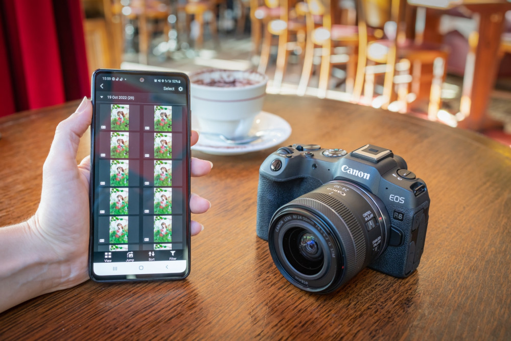 Canon EOS R8 product photo