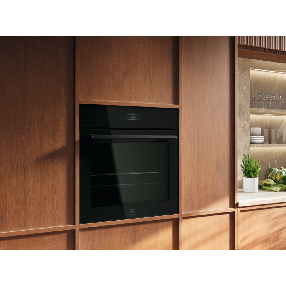 Electrolux LOX8P87WZ product photo