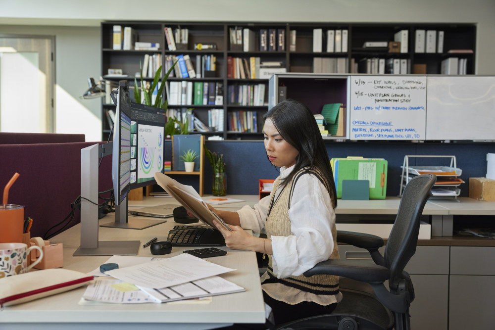 HP Series 7 Pro 724pn product photo