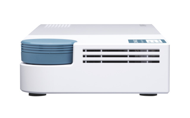 Qnap QSW-M408-2C product photo