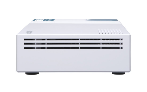 Qnap QSW-M408-2C product photo