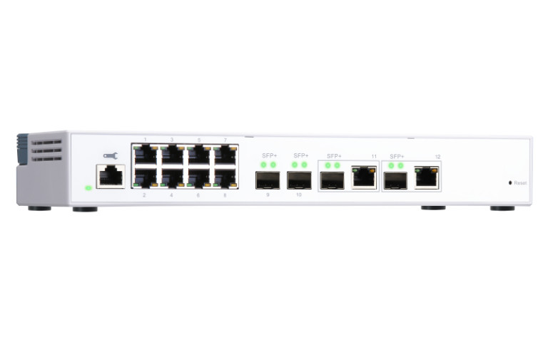 Qnap QSW-M408-2C product photo