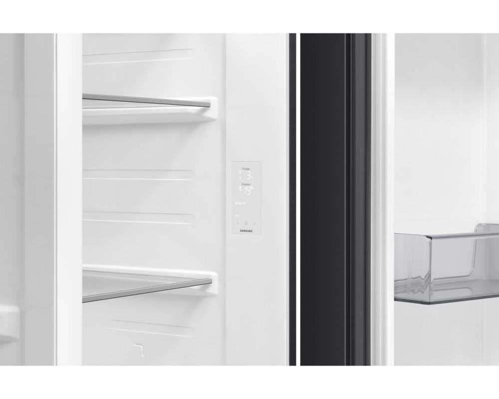 Samsung RS70F64KEBEO product photo